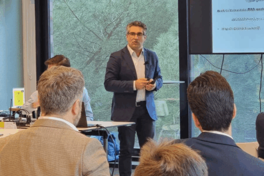 A researcher in a suit presents a new DPI project to the participants of the DPI Autumn Meeting 2025