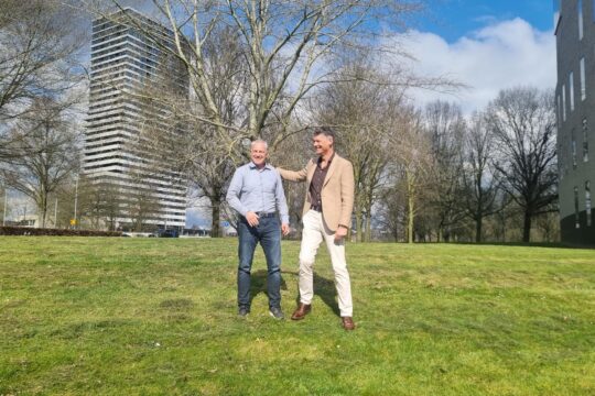 Ronald Korstanje and Eric Hogenboom saying goodbye